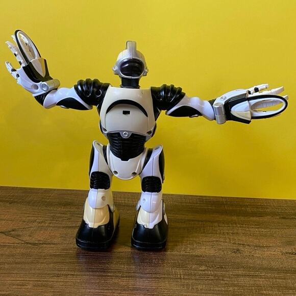 2005 Robosapien V2 Mini Robot FOR PARTS ONLY - Picture 2 of 7